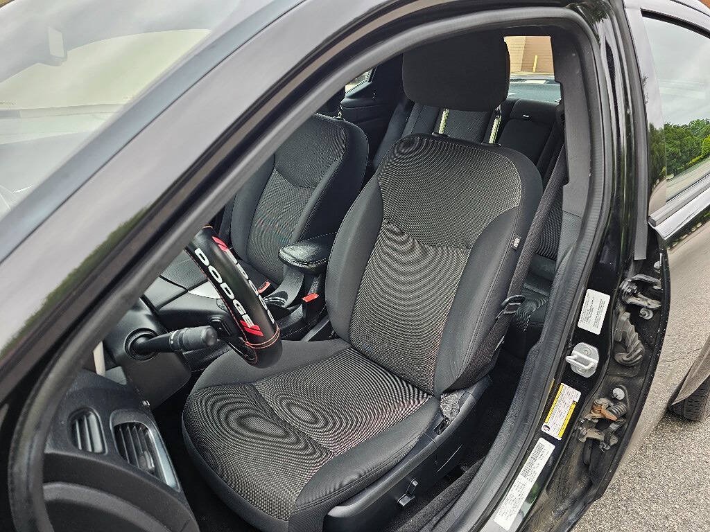 Used 2012 Dodge Avenger SXT FWD image 12