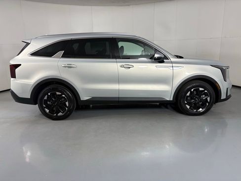 New 2026 Kia Sorento S image 9