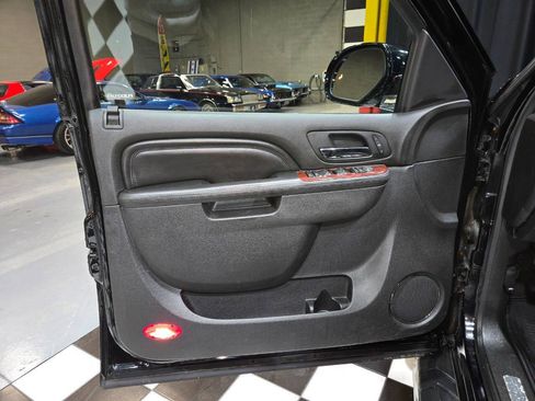 Used 2013 Cadillac Escalade Premium image 87