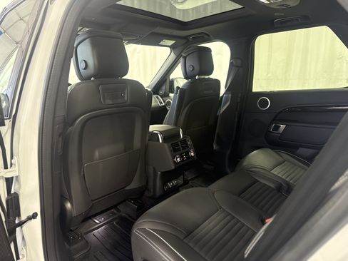 Used 2023 Land Rover Discovery Metropolitan Edition image 16