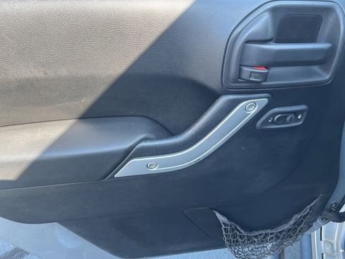 Used 2014 Jeep Wrangler Unlimited Sahara w/ Max Tow Package image 13