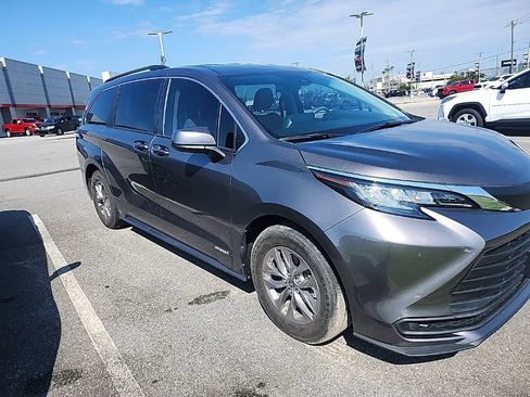 Used 2021 Toyota Sienna LE FWD image 20