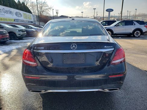 Used 2017 Mercedes-Benz E 300 4MATIC image 4