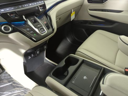 New 2026 Honda Odyssey Touring image 18