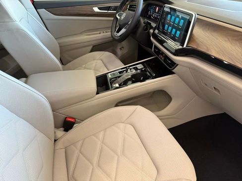 New 2025 Volkswagen Atlas SE image 25