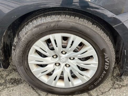 Used 2012 Toyota Camry L image 8