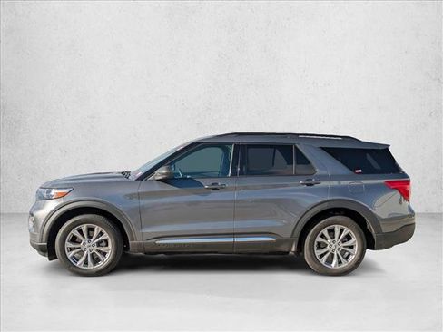 Used 2021 Ford Explorer XLT w/ Equipment Group 202A image 9