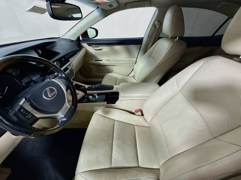 Used 2014 Lexus ES 350 w/ Luxury Package FWD image 19