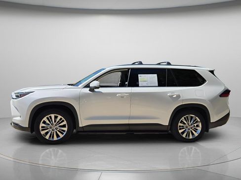 Used 2025 Toyota Grand Highlander AWD image 3