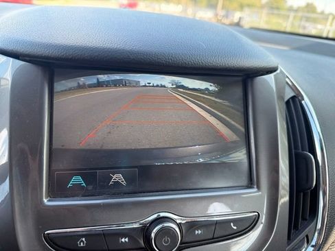 Used 2017 Chevrolet Cruze LT FWD image 12