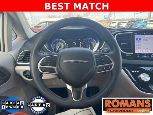 Used 2024 Chrysler Pacifica Touring-L image 14