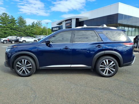 Used 2023 Nissan Pathfinder Platinum AWD/4WD image 7
