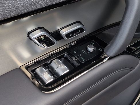 Used 2024 Land Rover Range Rover Sport Dynamic SE image 13