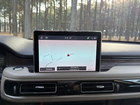 Used 2023 Lincoln Aviator Reserve w/ Equipment Group 201A image 4