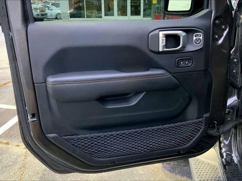 Used 2021 Jeep Wrangler Unlimited Sahara image 20