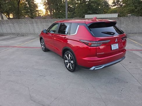 Used 2025 Mitsubishi Outlander AWD image 8