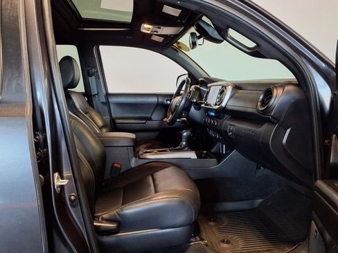 Used 2021 Toyota Tacoma Limited w/ Nightshade Package image 8