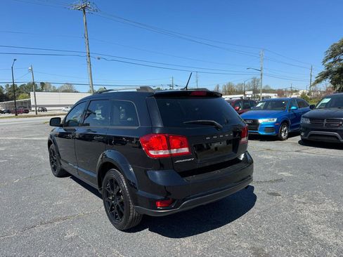 Used 2017 Dodge Journey SXT w/ Blacktop Package image 4