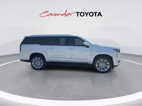 Used 2022 Cadillac Escalade ESV Premium Luxury RWD image 9