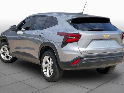 Used 2024 Chevrolet Trax LS w/ LS Convenience Package FWD image 11