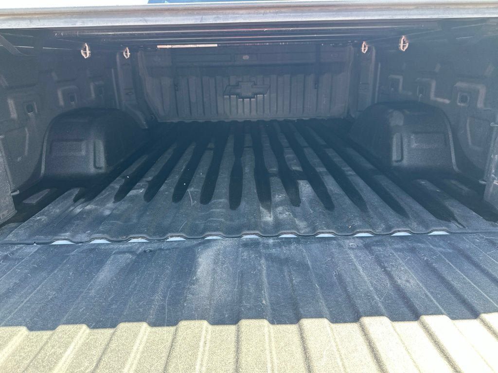 Used 2019 Chevrolet Silverado 1500 LT w/ All-Star Edition AWD/4WD image 9