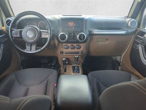 Used 2017 Jeep Wrangler Unlimited Sahara w/ Connectivity Group AWD/4WD image 22