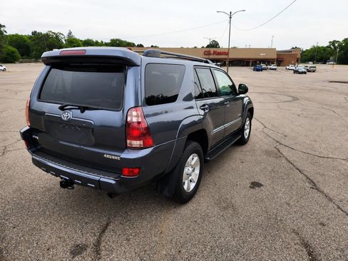 Used 2005 Toyota 4Runner SR5 AWD/4WD image 4