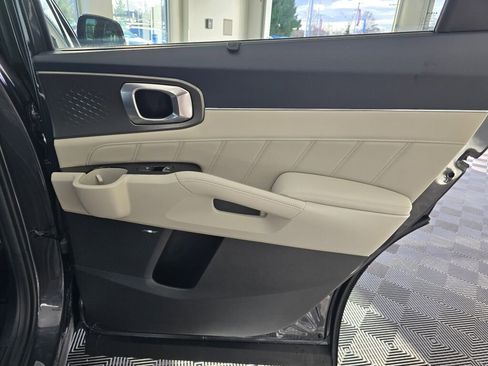 Used 2023 Kia Sorento SX Prestige image 39