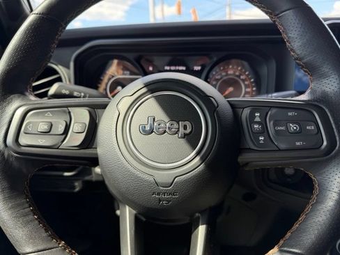 Used 2024 Jeep Gladiator Mojave w/ Technology Group AWD/4WD image 16