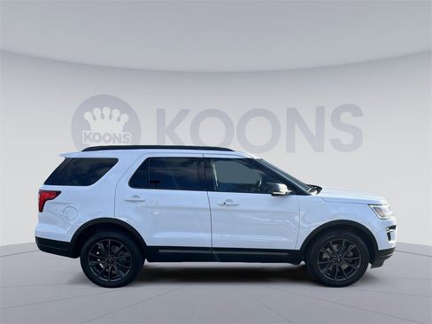 Used 2018 Ford Explorer XLT w/ Equipment Group 202A image 8