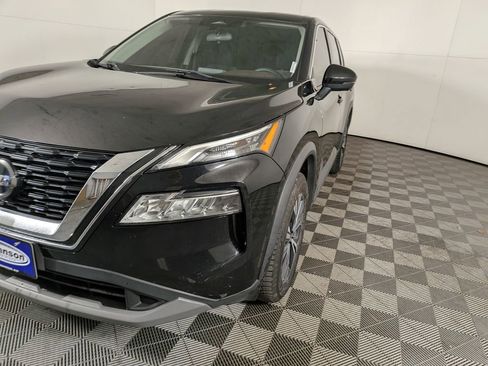 Used 2021 Nissan Rogue SV image 11