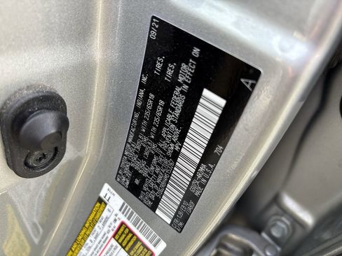 Used 2021 Toyota Highlander XLE image 23