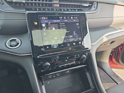 Certified 2023 Jeep Grand Cherokee Laredo w/ Luxury Tech Group I AWD/4WD image 18