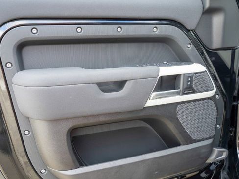 Used 2023 Land Rover Defender 110 S image 21