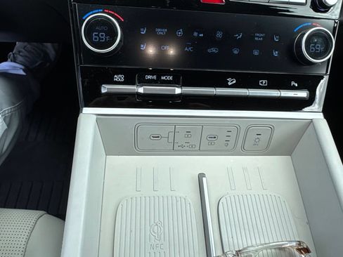 Certified 2025 Hyundai Santa Fe Limited FWD image 34