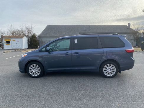 Used 2016 Toyota Sienna LE image 9