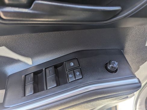 Used 2023 Toyota Highlander L image 29