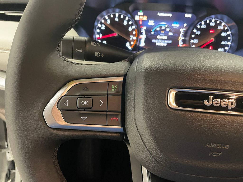 Used 2026 Jeep Compass Limited AWD/4WD image 30