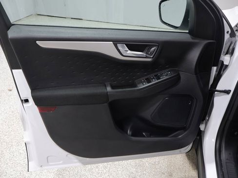 Used 2020 Ford Escape SE image 13