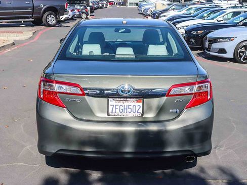Used 2014 Toyota Camry XLE image 3