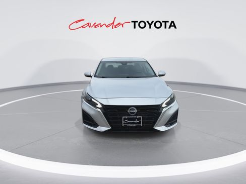 Used 2023 Nissan Altima 2.5 SV image 3