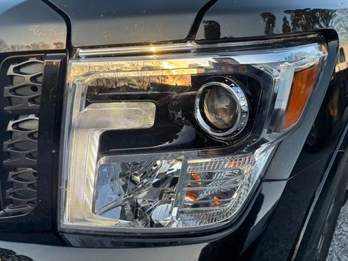Used 2017 Nissan Titan PRO-4X image 4