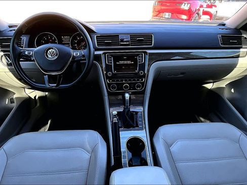 Used 2018 Volkswagen Passat 2.0T SE image 15