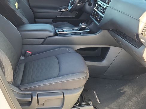 Used 2025 Nissan Pathfinder SV AWD/4WD image 14