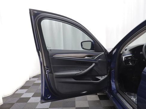 Used 2022 BMW 530e xDrive AWD/4WD image 4