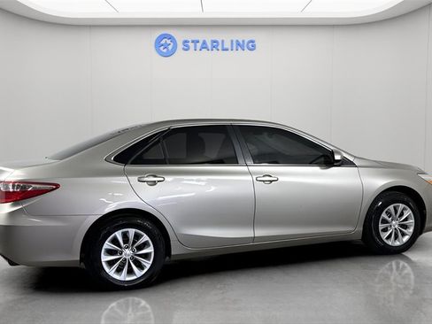 Used 2017 Toyota Camry XLE image 10
