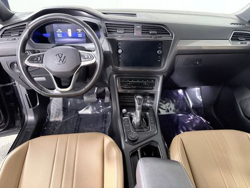 Used 2022 Volkswagen Tiguan SE AWD/4WD image 11