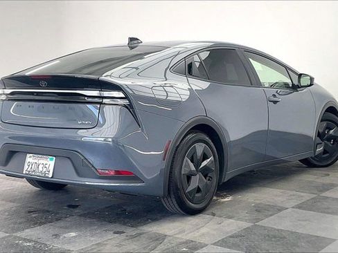 Used 2026 Toyota Prius Plug-In Hybrid FWD image 13