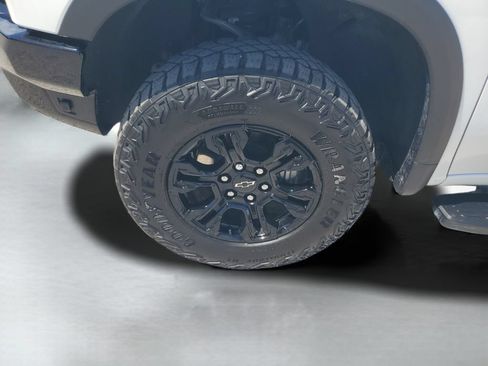 Used 2025 Chevrolet Silverado 1500 ZR2 w/ Technology Package AWD/4WD image 26