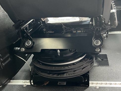 Used 2023 Chrysler Pacifica Touring-L w/ Uconnect Theater Family Group image 24